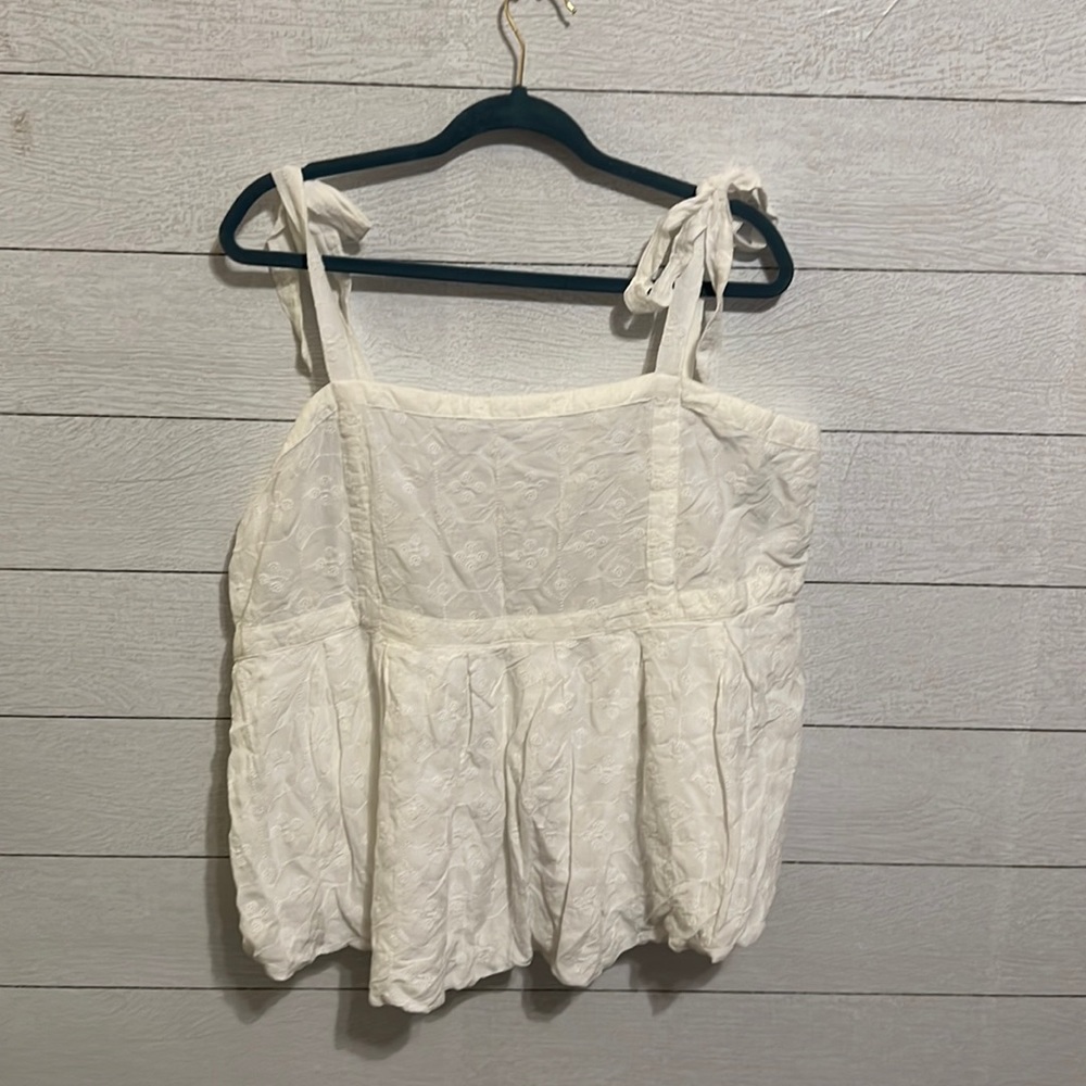 Old Navy Eyelet Tank with Tie Straps NWT